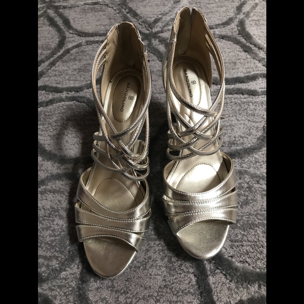 Bandolino super cute light gold heels!